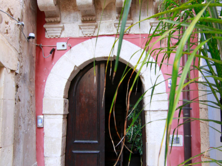 Casa singola in Ortigia con 3 appartamenti restaurati