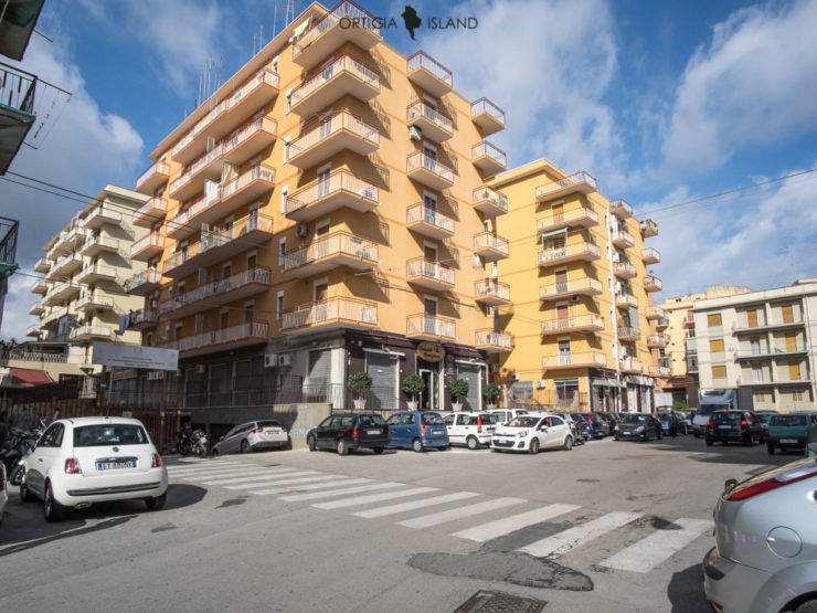 Siracusa in affitto Basso commerciale Polibio