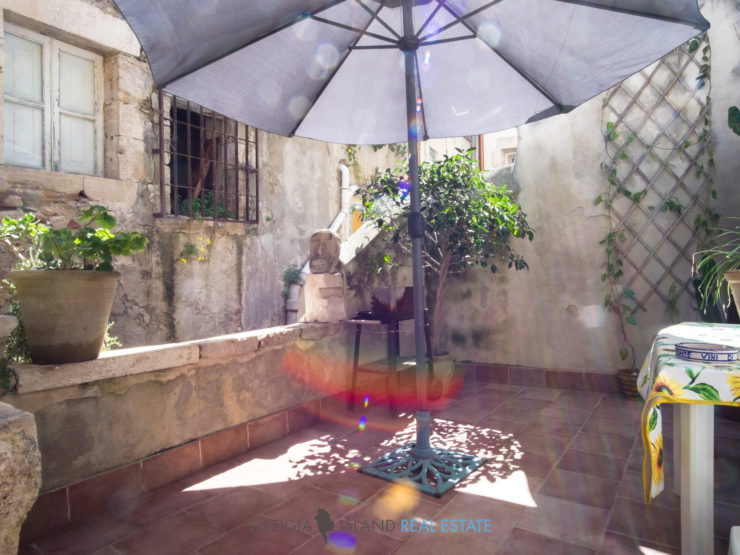 Ortigia bilocale con terrazzo in affitto