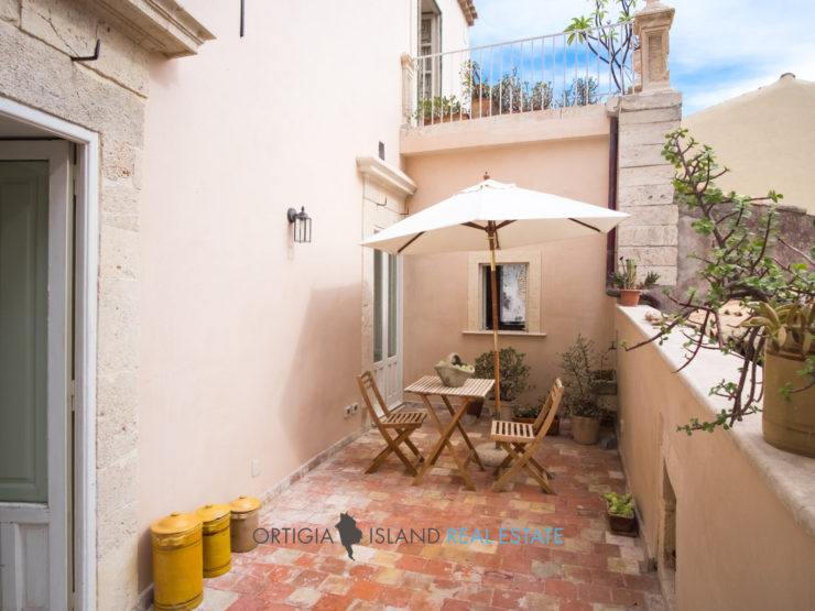 House with terrace in Ortigia