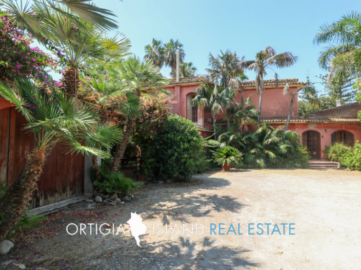 Isola villa in vendita con 8000 mq di terreno